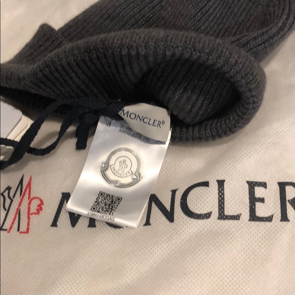 moncler skull cap